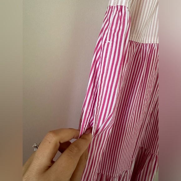 Free Assembly Dress with Pockets - Picture 2 of 6